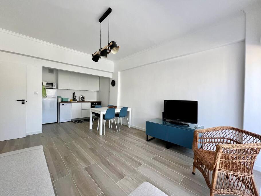 Apartamento Muito Central - 300 Metros Da Praia Daire Costa da Caparica Dış mekan fotoğraf