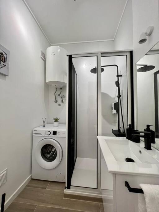 Apartamento Muito Central - 300 Metros Da Praia Daire Costa da Caparica Dış mekan fotoğraf