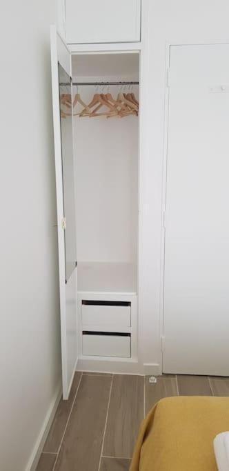 Apartamento Muito Central - 300 Metros Da Praia Daire Costa da Caparica Dış mekan fotoğraf