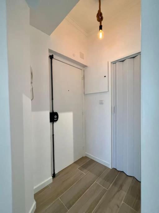 Apartamento Muito Central - 300 Metros Da Praia Daire Costa da Caparica Dış mekan fotoğraf