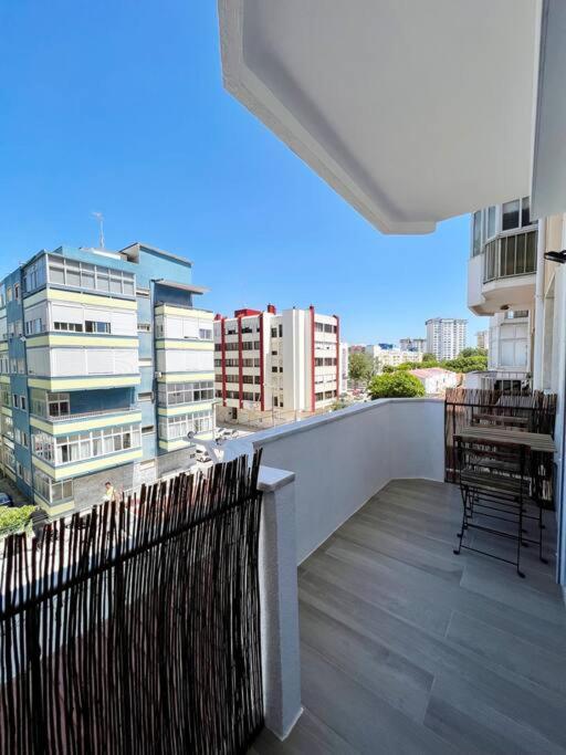 Apartamento Muito Central - 300 Metros Da Praia Daire Costa da Caparica Dış mekan fotoğraf