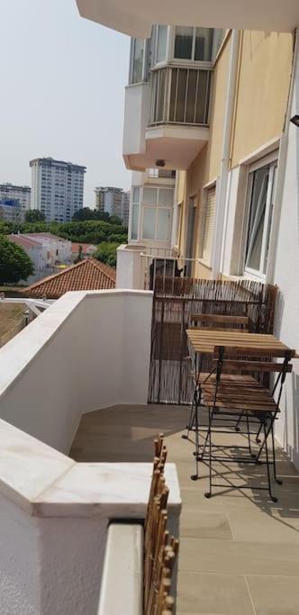 Apartamento Muito Central - 300 Metros Da Praia Daire Costa da Caparica Dış mekan fotoğraf