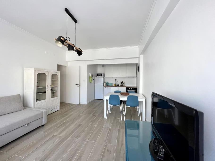 Apartamento Muito Central - 300 Metros Da Praia Daire Costa da Caparica Dış mekan fotoğraf